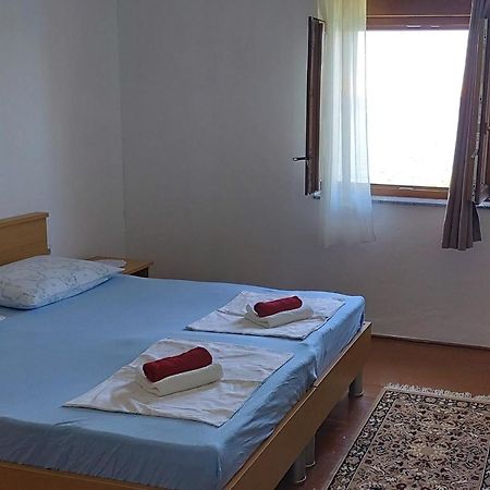 Apartmani Ana Karlobag Luaran gambar