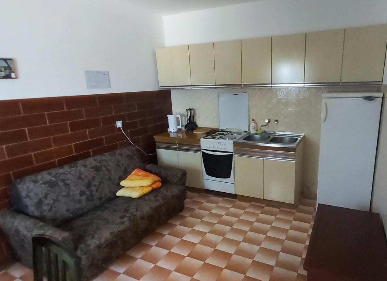 Apartmani Ana Karlobag Luaran gambar
